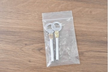 中古　伝統工芸士　田澤謙介作　引き手金具の繊細な意匠が目を惹く加茂総桐箪笥　(R-084683)