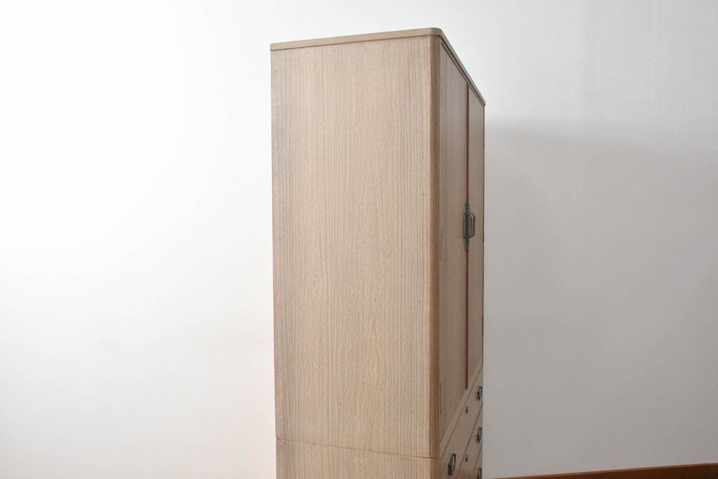 中古　伝統工芸士　田澤謙介作　引き手金具の繊細な意匠が目を惹く加茂総桐箪笥　(R-084683)