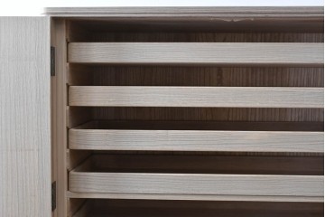 中古　伝統工芸士　田澤謙介作　引き手金具の繊細な意匠が目を惹く加茂総桐箪笥　(R-084683)