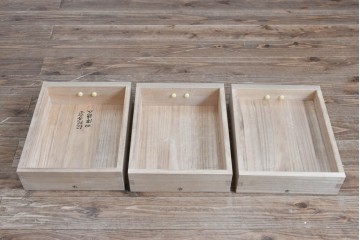 中古　伝統工芸士　田澤謙介作　引き手金具の繊細な意匠が目を惹く加茂総桐箪笥　(R-084683)