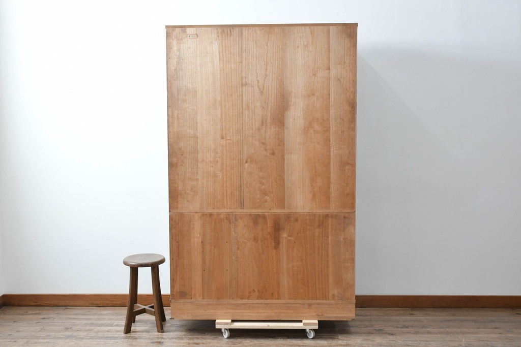 中古　伝統工芸士　田澤謙介作　引き手金具の繊細な意匠が目を惹く加茂総桐箪笥　(R-084683)