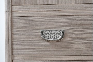 中古　伝統工芸士　田澤謙介作　引き手金具の繊細な意匠が目を惹く加茂総桐箪笥　(R-084683)