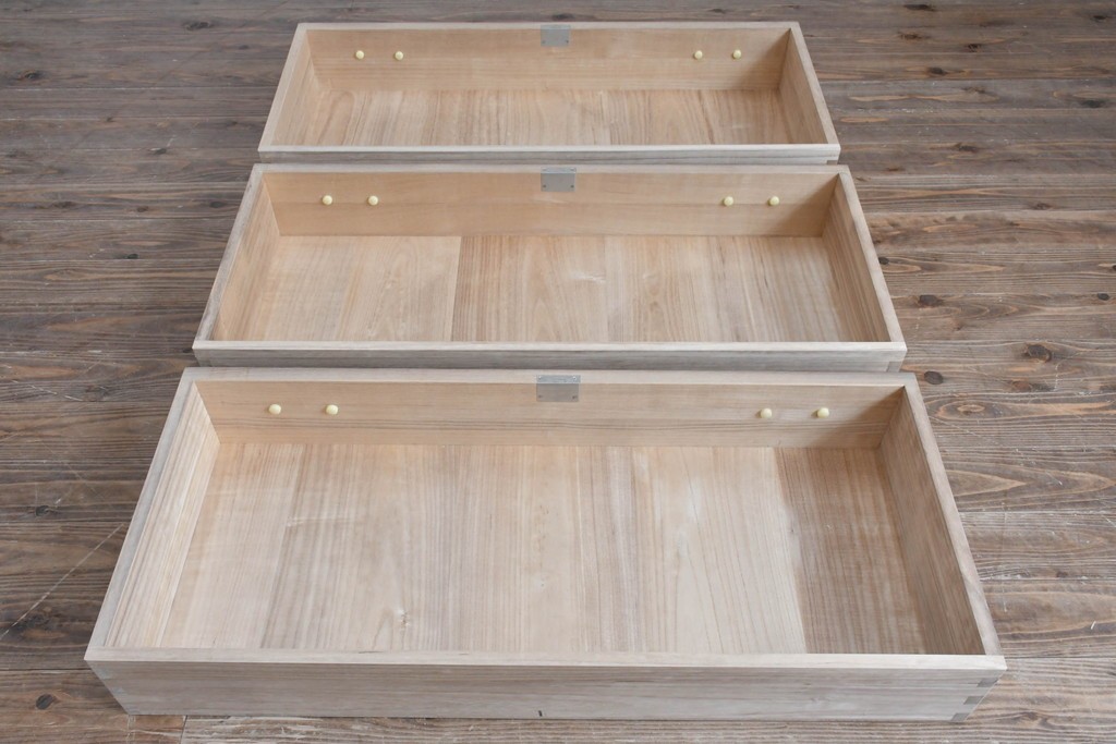 中古　伝統工芸士　田澤謙介作　引き手金具の繊細な意匠が目を惹く加茂総桐箪笥　(R-084683)