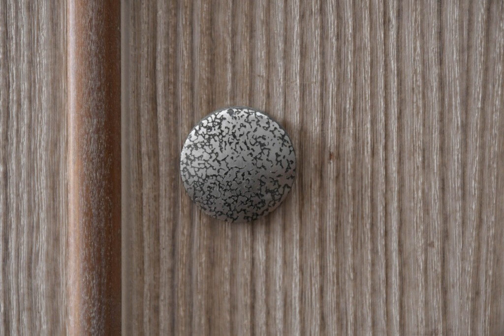 中古　伝統工芸士　田澤謙介作　引き手金具の繊細な意匠が目を惹く加茂総桐箪笥　(R-084683)