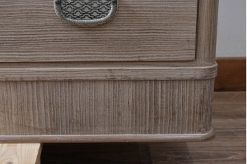 中古　伝統工芸士　田澤謙介作　引き手金具の繊細な意匠が目を惹く加茂総桐箪笥　(R-084683)