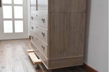 中古　伝統工芸士　田澤謙介作　引き手金具の繊細な意匠が目を惹く加茂総桐箪笥　(R-084683)