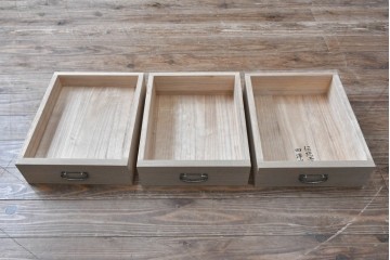 中古　伝統工芸士　田澤謙介作　引き手金具の繊細な意匠が目を惹く加茂総桐箪笥　(R-084683)