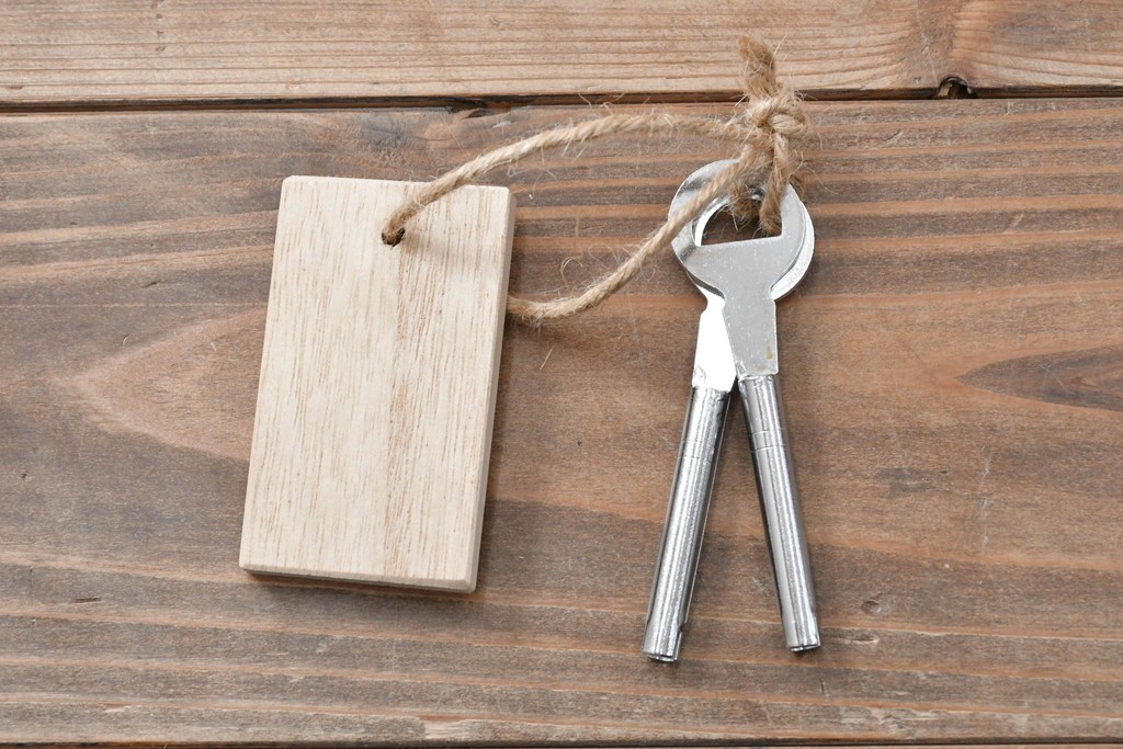 中古　伝統工芸士　田澤謙介作　引き手金具の繊細な意匠が目を惹く加茂総桐箪笥　(R-084683)