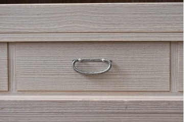 中古　伝統工芸士　田澤謙介作　引き手金具の繊細な意匠が目を惹く加茂総桐箪笥　(R-084683)