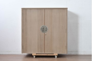 中古　伝統工芸士　田澤謙介作　引き手金具の繊細な意匠が目を惹く加茂総桐箪笥(着物箪笥)　(R-084684)