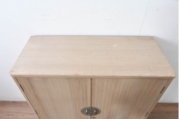 中古　伝統工芸士　田澤謙介作　引き手金具の繊細な意匠が目を惹く加茂総桐箪笥(着物箪笥)　(R-084684)