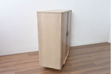 中古　伝統工芸士　田澤謙介作　引き手金具の繊細な意匠が目を惹く加茂総桐箪笥(着物箪笥)　(R-084684)