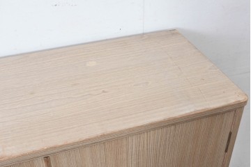 中古　伝統工芸士　田澤謙介作　引き手金具の繊細な意匠が目を惹く加茂総桐箪笥(着物箪笥)　(R-084684)