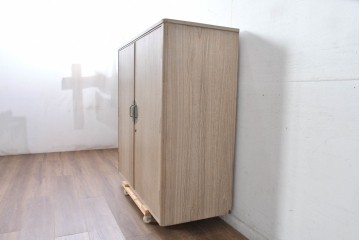 中古　伝統工芸士　田澤謙介作　引き手金具の繊細な意匠が目を惹く加茂総桐箪笥(着物箪笥)　(R-084684)