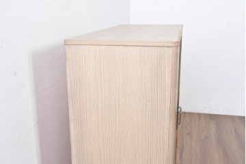 中古　伝統工芸士　田澤謙介作　引き手金具の繊細な意匠が目を惹く加茂総桐箪笥(着物箪笥)　(R-084684)