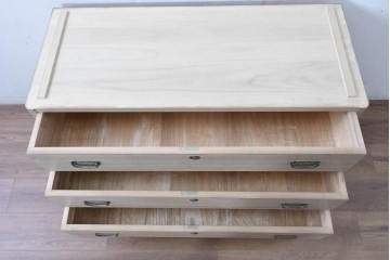 中古　伝統工芸士　田澤謙介作　引き手金具の繊細な意匠が目を惹く加茂総桐箪笥サイドボード(衣装箪笥)　(R-084685)