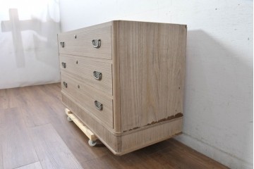 中古　伝統工芸士　田澤謙介作　引き手金具の繊細な意匠が目を惹く加茂総桐箪笥サイドボード(衣装箪笥)　(R-084685)