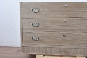 中古　伝統工芸士　田澤謙介作　引き手金具の繊細な意匠が目を惹く加茂総桐箪笥サイドボード(衣装箪笥)　(R-084685)