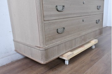 中古　伝統工芸士　田澤謙介作　引き手金具の繊細な意匠が目を惹く加茂総桐箪笥サイドボード(衣装箪笥)　(R-084685)