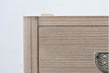 中古　伝統工芸士　田澤謙介作　引き手金具の繊細な意匠が目を惹く加茂総桐箪笥サイドボード(衣装箪笥)　(R-084685)