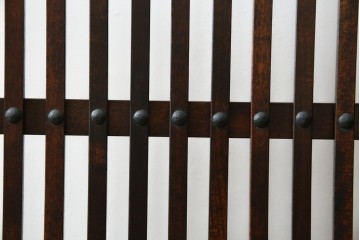 中古　美品　松本民芸家具　和の趣溢れる佇まいが魅力のC型衝立て　定価約18万円相当　(R-084686)