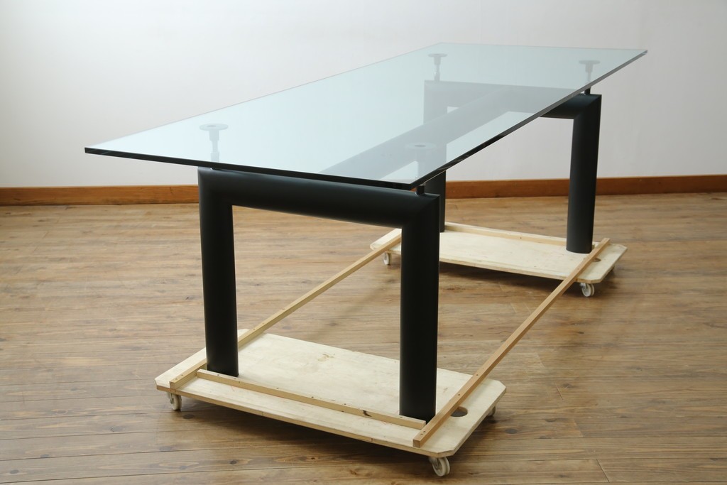 中古　美品　Cassina(カッシーナ)　LC6　スタイリッシュなダイニングテーブル　定価約110万円　(R-084687)