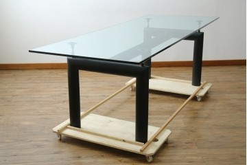 中古　美品　Cassina(カッシーナ)　LC6　スタイリッシュなダイニングテーブル　定価約110万円　(R-084687)