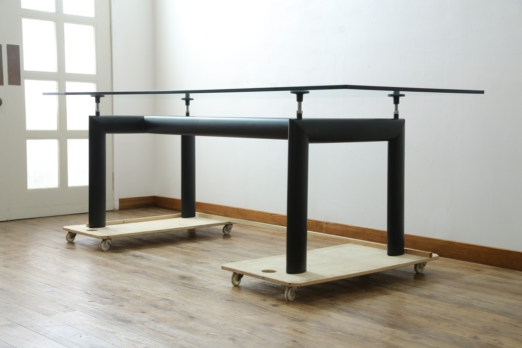 中古　美品　Cassina(カッシーナ)　LC6　スタイリッシュなダイニングテーブル　定価約110万円　(R-084687)