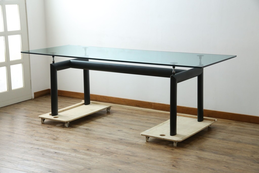 中古　美品　Cassina(カッシーナ)　LC6　スタイリッシュなダイニングテーブル　定価約110万円　(R-084687)