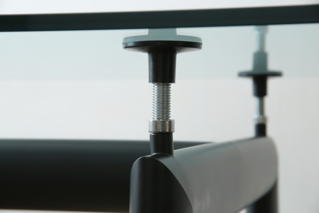 中古　美品　Cassina(カッシーナ)　LC6　スタイリッシュなダイニングテーブル　定価約110万円　(R-084687)