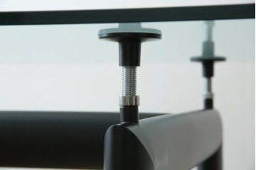 中古　美品　Cassina(カッシーナ)　LC6　スタイリッシュなダイニングテーブル　定価約110万円　(R-084687)