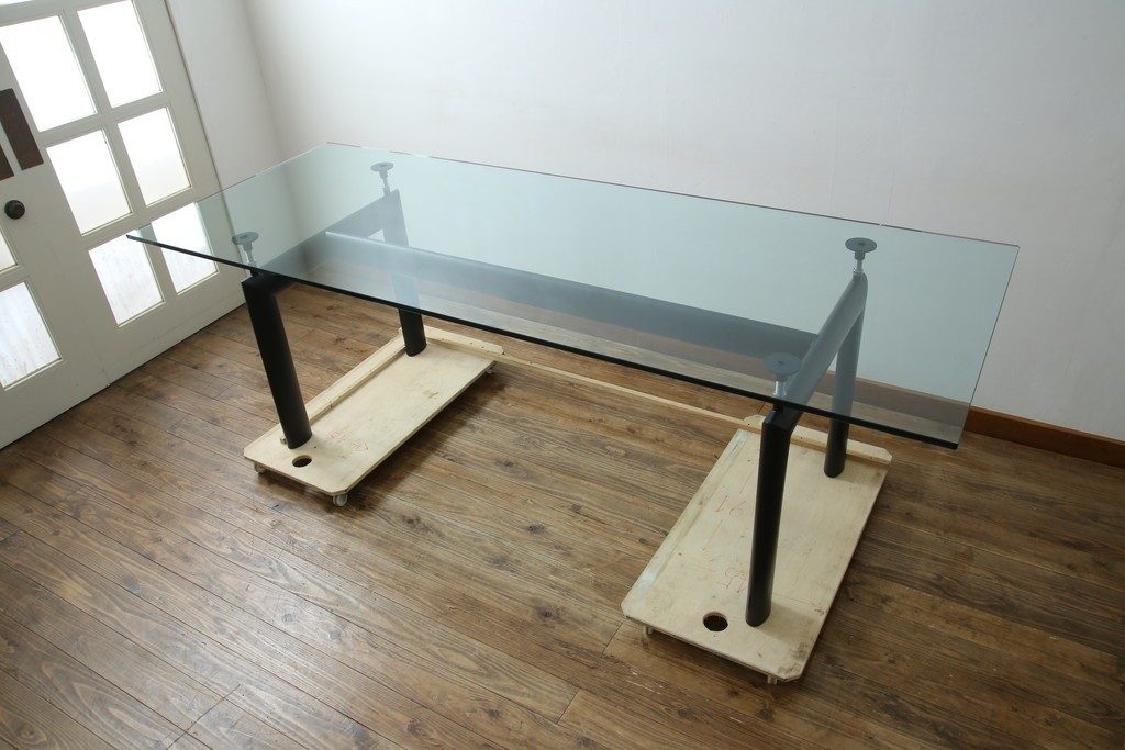 中古　美品　Cassina(カッシーナ)　LC6　スタイリッシュなダイニングテーブル　定価約110万円　(R-084687)