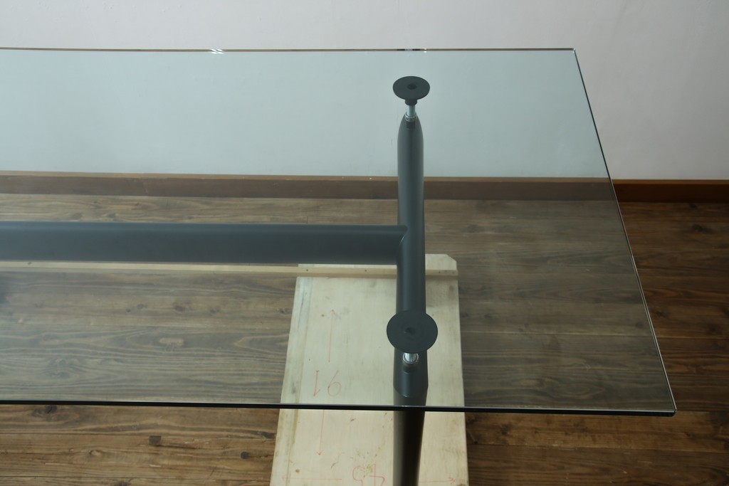 中古　美品　Cassina(カッシーナ)　LC6　スタイリッシュなダイニングテーブル　定価約110万円　(R-084687)
