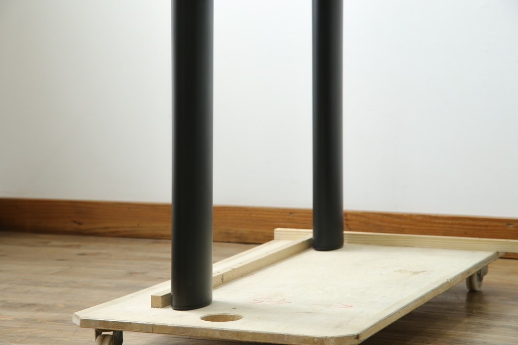 中古　美品　Cassina(カッシーナ)　LC6　スタイリッシュなダイニングテーブル　定価約110万円　(R-084687)