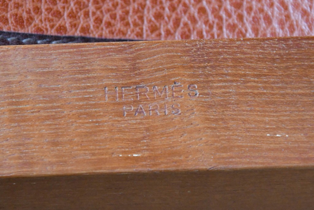 中古　フランス　HERMES(エルメス)　PIPPAシリーズ　木の温もりでレザーのしなやかさを楽しむフォールディングチェア　現行定価約350万円相当　(R-084688)