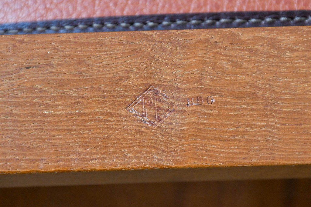 中古　フランス　HERMES(エルメス)　PIPPAシリーズ　木の温もりでレザーのしなやかさを楽しむフォールディングチェア　現行定価約350万円相当　(R-084688)