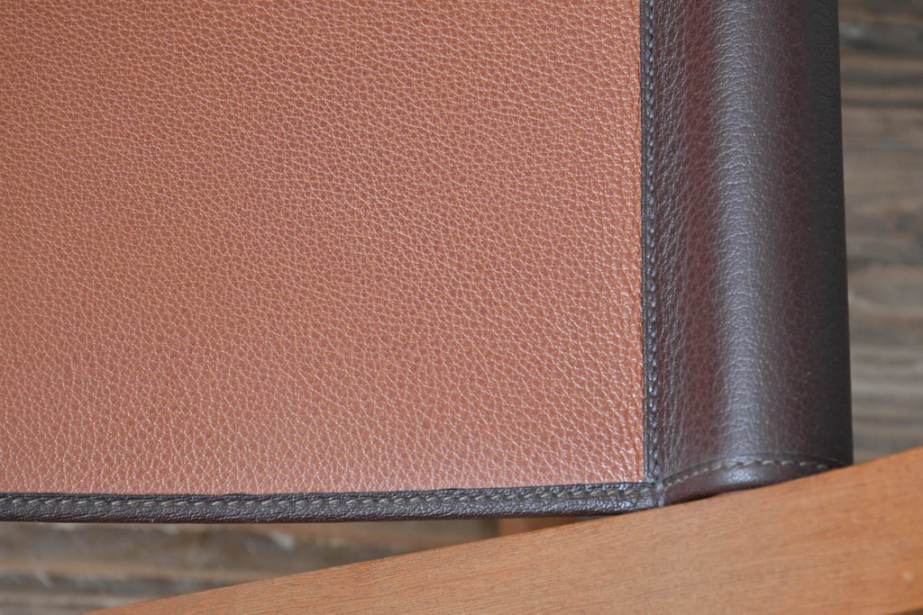 中古　フランス　HERMES(エルメス)　PIPPAシリーズ　木の温もりでレザーのしなやかさを楽しむフォールディングチェア　現行定価約350万円相当　(R-084688)