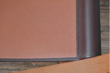 中古　フランス　HERMES(エルメス)　PIPPAシリーズ　木の温もりでレザーのしなやかさを楽しむフォールディングチェア　現行定価約350万円相当　(R-084688)