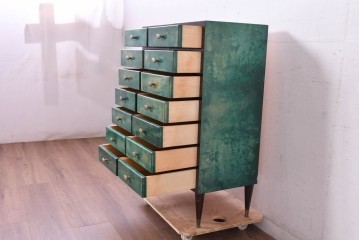 イタリアビンテージ　高級家具　希少モデル!!　アルド・トゥーラ(ALDO TURA)　仔山羊革張り　引き出し14杯　グリーンカラーが印象的なサイドチェスト　(R-084689)