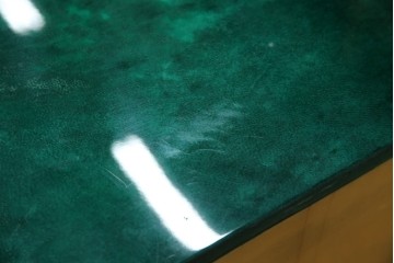 イタリアヴィンテージ　高級家具　希少モデル!!　アルド・トゥーラ(ALDO TURA)　仔山羊革張り　引き出し14杯　グリーンカラーが印象的なサイドチェスト　(R-084689)