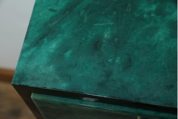 イタリアヴィンテージ　高級家具　希少モデル!!　アルド・トゥーラ(ALDO TURA)　仔山羊革張り　引き出し14杯　グリーンカラーが印象的なサイドチェスト　(R-084689)