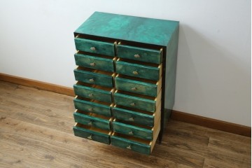 イタリアヴィンテージ　高級家具　希少モデル!!　アルド・トゥーラ(ALDO TURA)　仔山羊革張り　引き出し14杯　グリーンカラーが印象的なサイドチェスト　(R-084689)