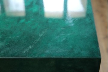 イタリアヴィンテージ　高級家具　希少モデル!!　アルド・トゥーラ(ALDO TURA)　仔山羊革張り　引き出し14杯　グリーンカラーが印象的なサイドチェスト　(R-084689)