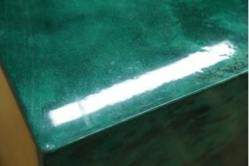 イタリアヴィンテージ　高級家具　希少モデル!!　アルド・トゥーラ(ALDO TURA)　仔山羊革張り　引き出し14杯　グリーンカラーが印象的なサイドチェスト　(R-084689)