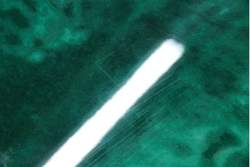 イタリアヴィンテージ　高級家具　希少モデル!!　アルド・トゥーラ(ALDO TURA)　仔山羊革張り　引き出し14杯　グリーンカラーが印象的なサイドチェスト　(R-084689)