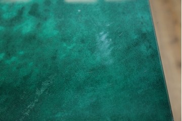 イタリアヴィンテージ　高級家具　希少モデル!!　アルド・トゥーラ(ALDO TURA)　仔山羊革張り　引き出し14杯　グリーンカラーが印象的なサイドチェスト　(R-084689)