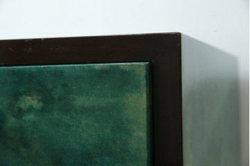 イタリアヴィンテージ　高級家具　希少モデル!!　アルド・トゥーラ(ALDO TURA)　仔山羊革張り　引き出し14杯　グリーンカラーが印象的なサイドチェスト　(R-084689)