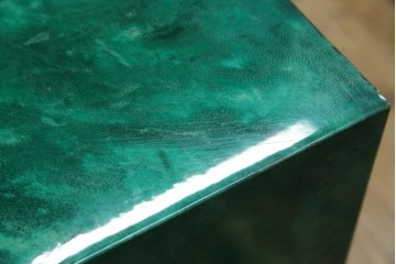 イタリアヴィンテージ　高級家具　希少モデル!!　アルド・トゥーラ(ALDO TURA)　仔山羊革張り　引き出し14杯　グリーンカラーが印象的なサイドチェスト　(R-084689)