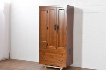 和製ビンテージ　専門店にてリペア済　前面桐材　透かしの金具がアクセント!和の美を纏うワードローブ(R-084691)