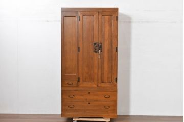 和製ビンテージ　専門店にてリペア済　前面桐材　透かしの金具がアクセント!和の美を纏うワードローブ(R-084691)